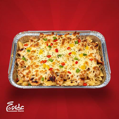 پاستا پنه ،استیک مرغ ، پنیر موزارلا ، سس آلفردو و فلفل دلمه ای چیزپاستا